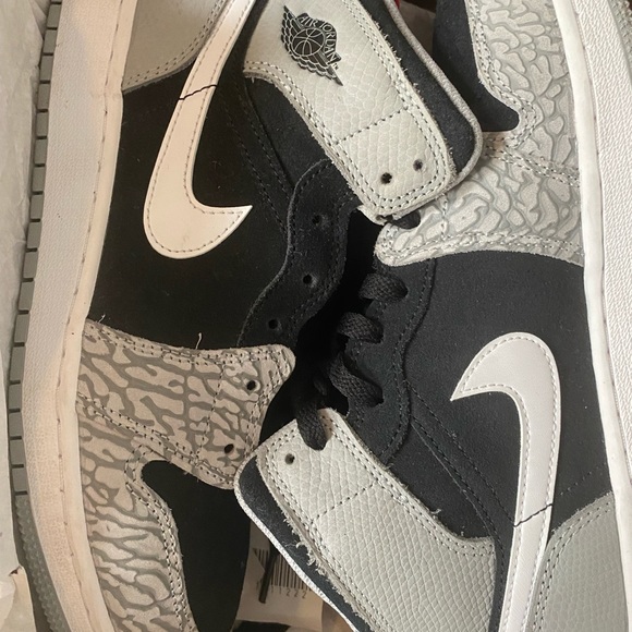 Air Jordan’s in perfect condition worn once. Elaphant print mid se - Picture 6 of 7